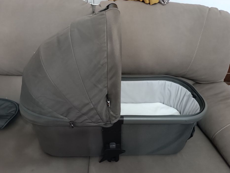 Mast количка + кош за новородено