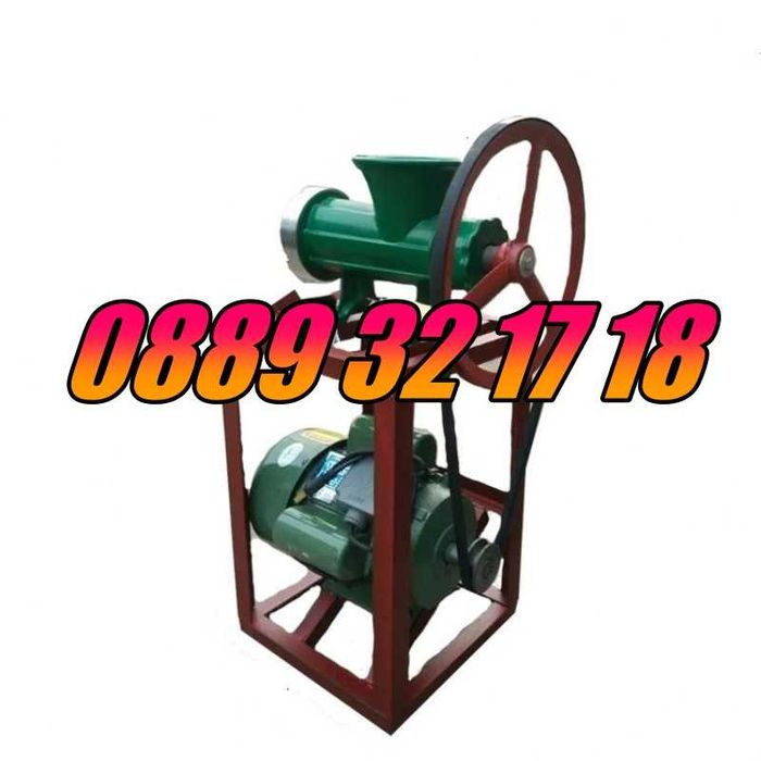 Чугунена месомелачка 32 номер, с мотор и стойка с приставки