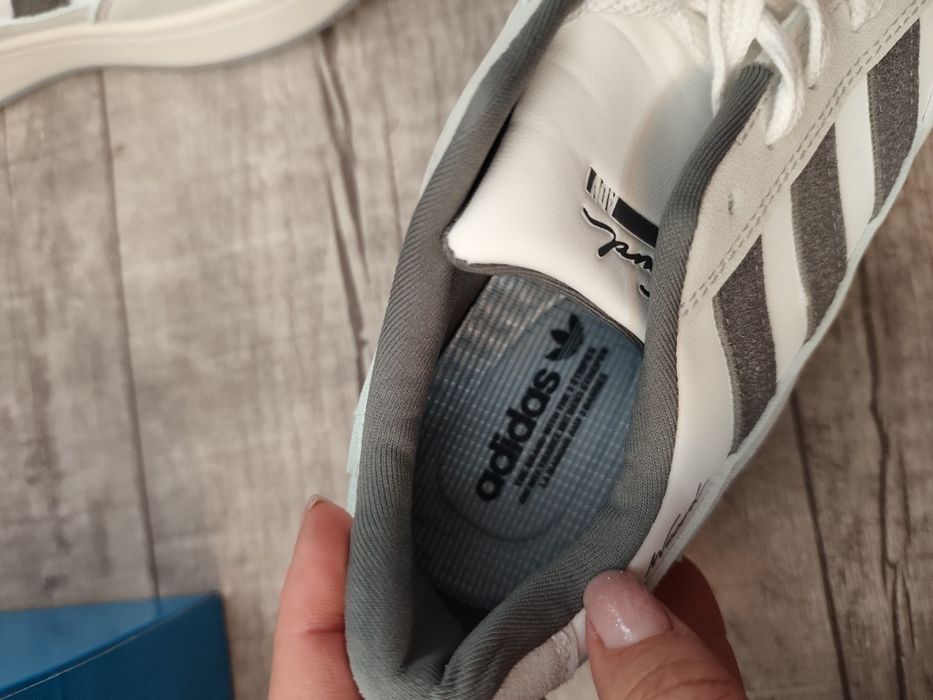 Продам кросовки женские