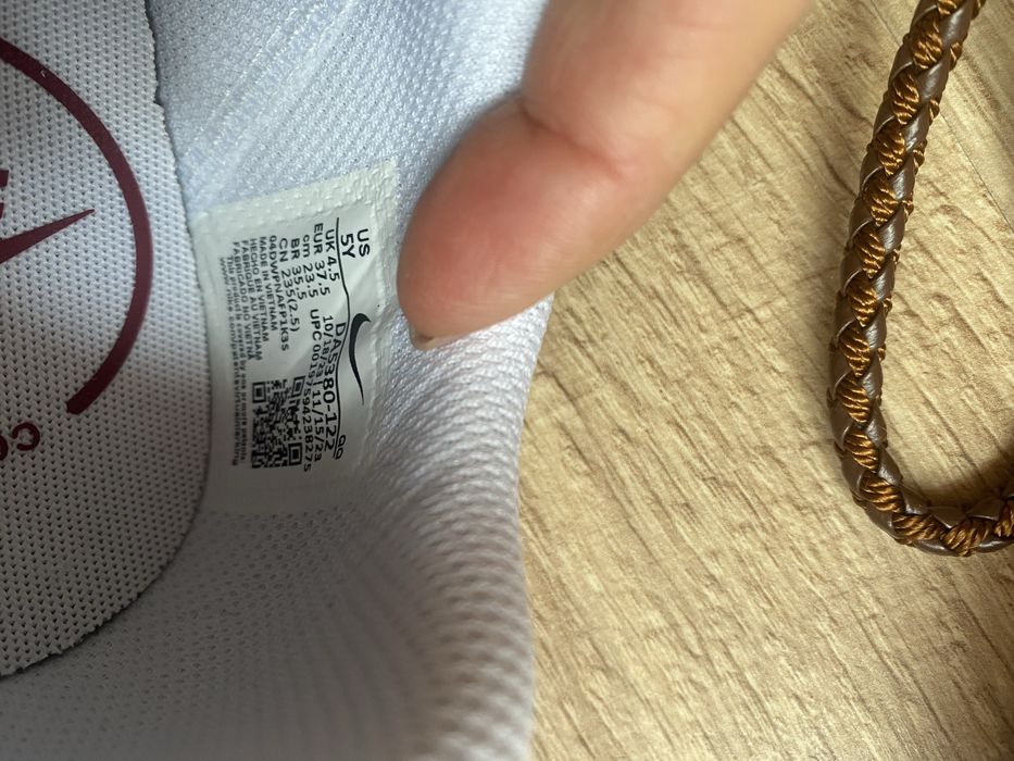 Маратонки NIKE нови