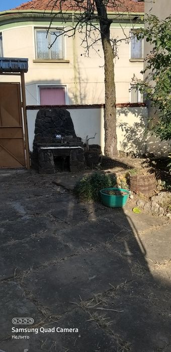 Продавам  двуетажна къща