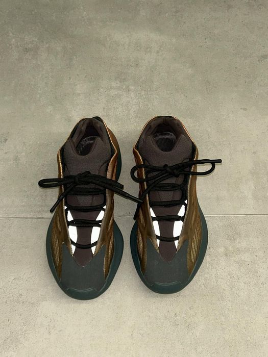 Спортни обувки Adidas Yeezy 700