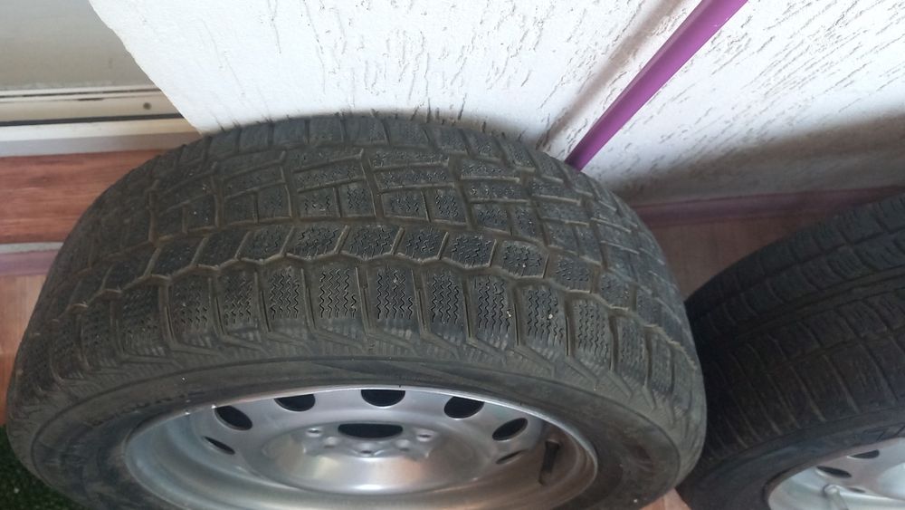 Продам 2 колеса с дисками