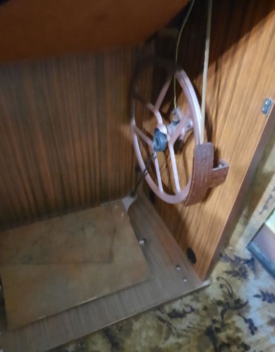 Продам швейную машинку Чайка-2