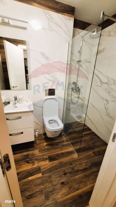 Apartament cu 4 camere de închiriat- Piata Constitutiei