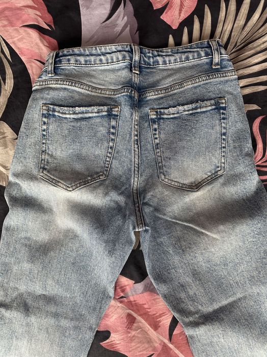 Продавам светло сини дънки