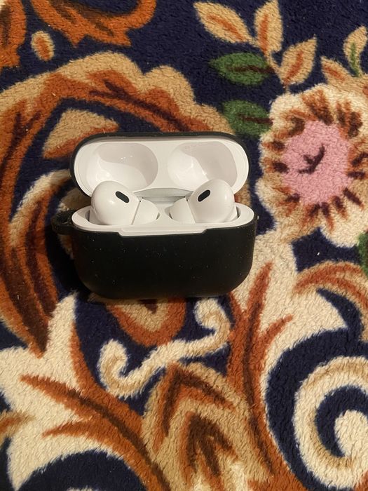 продам Airpods pro почти новые