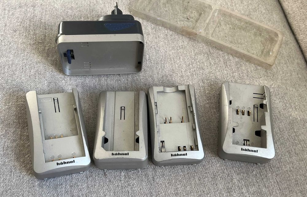 Incarcator universal Hahnel Ultima cu adaptoare pent camere foto video