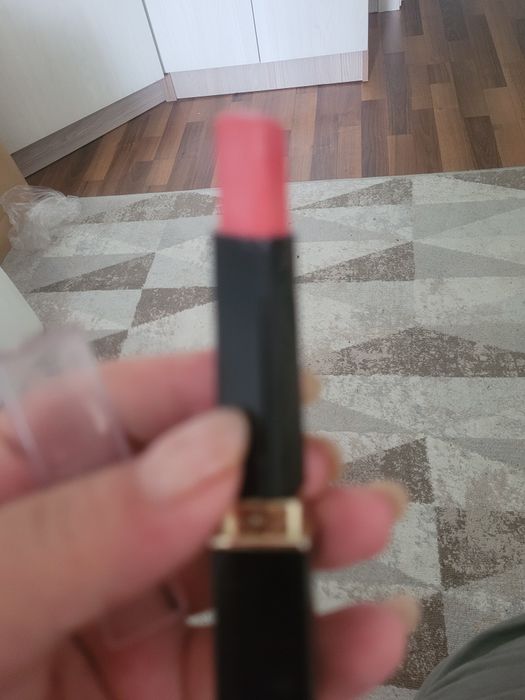 Продам губную помаду