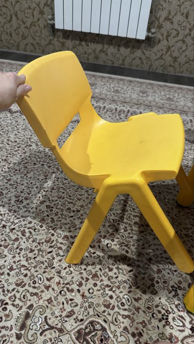 Продам стол и стулья детские