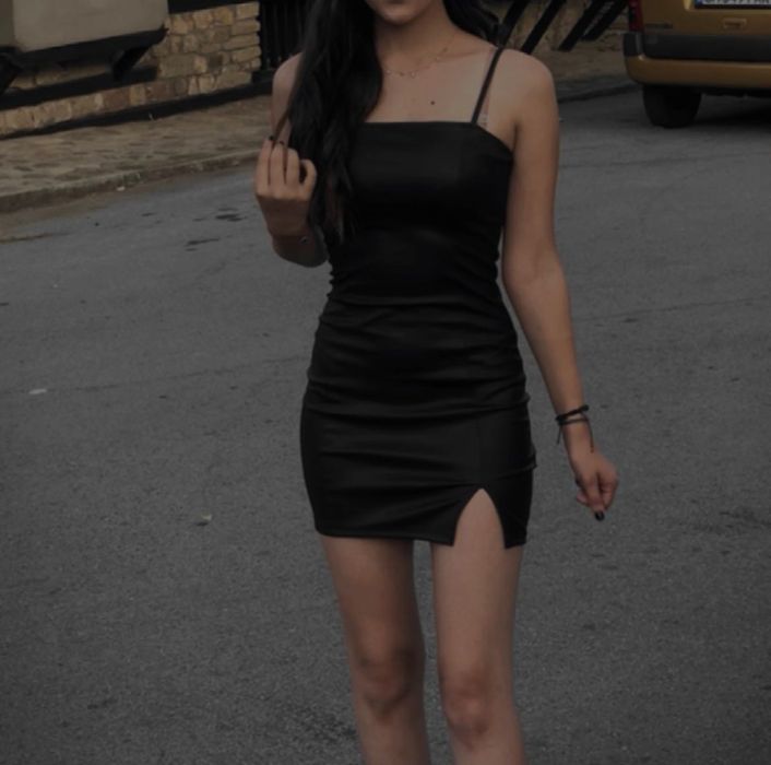 Продава се дамска рокля