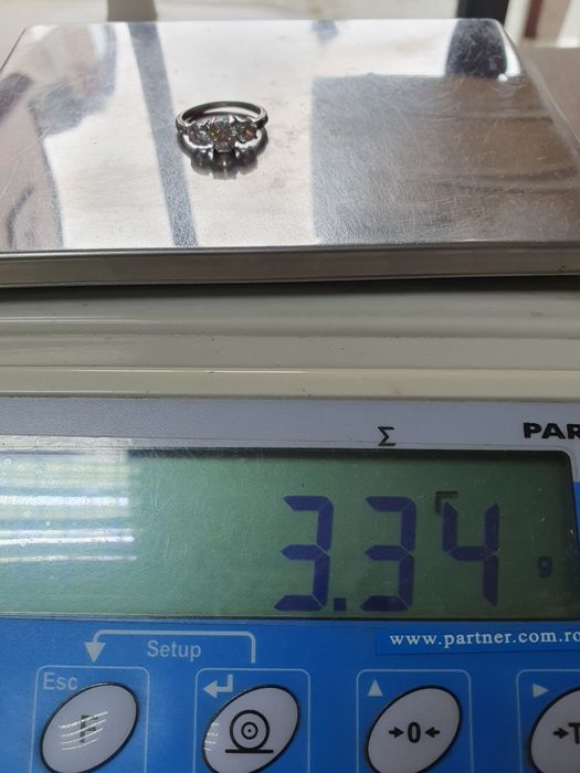 Inel din aur alb de 14K cu 3 pietre semiprețioase albe – mărimea 56