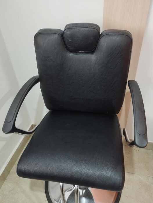 Продам кресло парикмахера