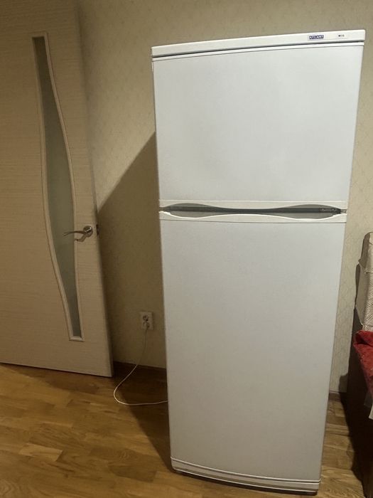 Продам холодильник