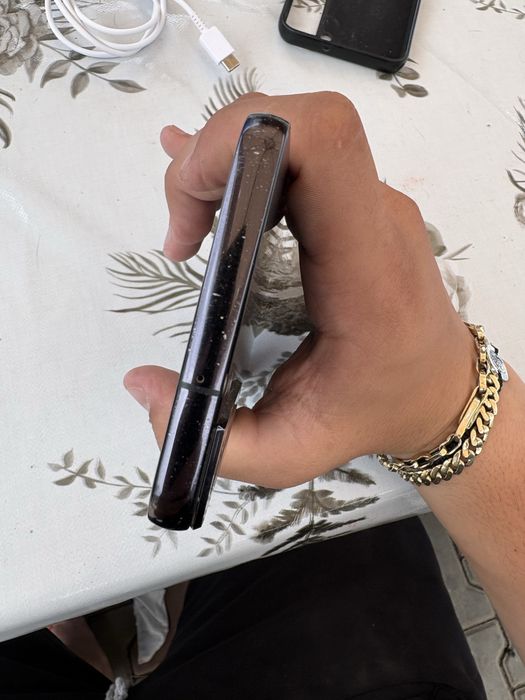 vand samsung s22+ in stare buna mici zgarieturi nu e spart