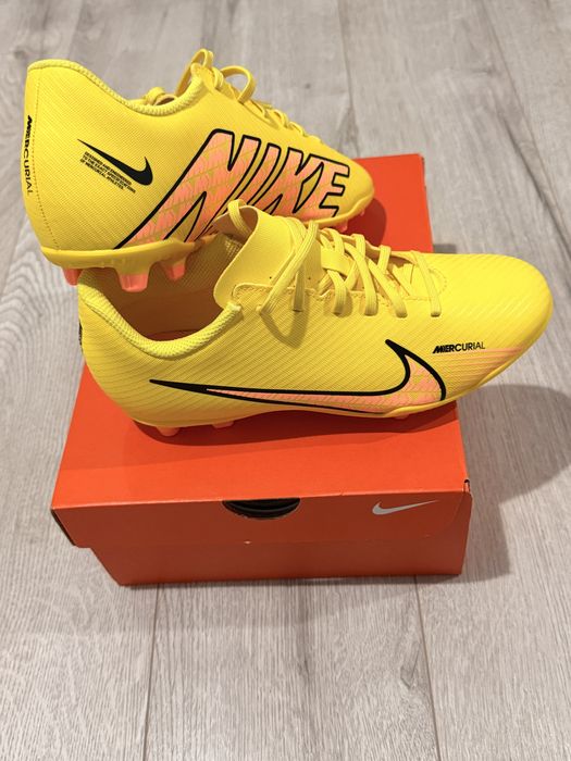 Ghete fotbal Nike JR VAPOR 15 CLUB FG/MG YELLOW marimea 38