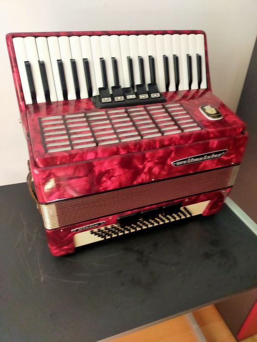 Vănd acordeon weltmeister stela 80 b