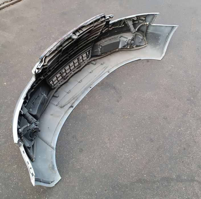 Передний бампер на Audi A6C6
