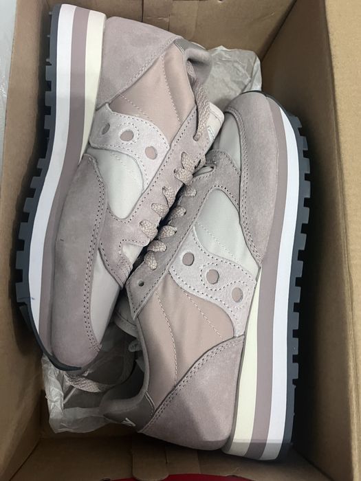 Кроссовки женские