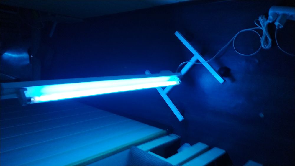 Кварцевая лампа на колесиках