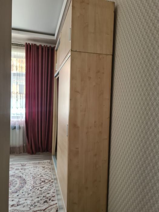 Купейный шкаф с зеркалам.