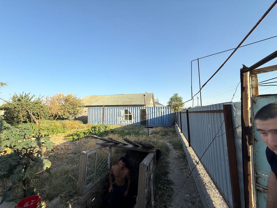 Уй сотилади, 1-мактаб якинида, ер майдони 6 сотих