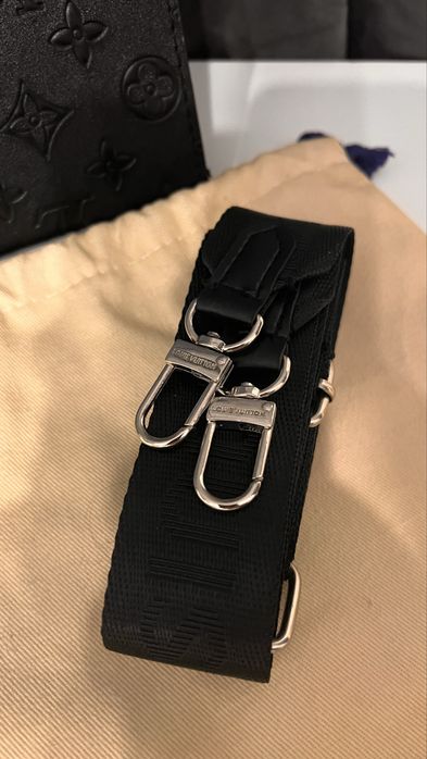 Louis vuittion clutch bag
