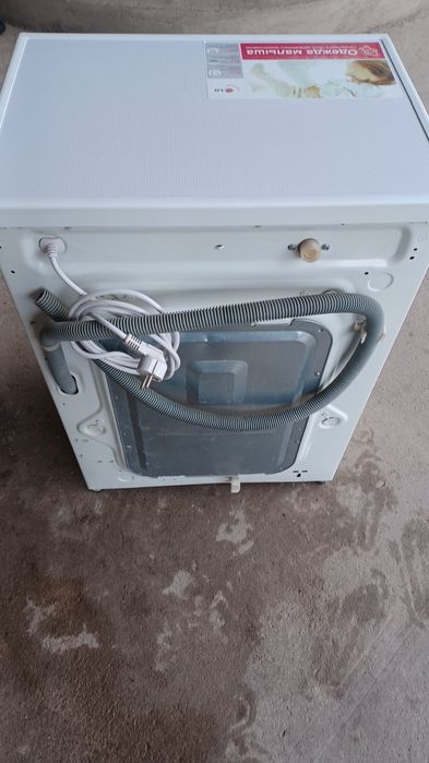 Стиралька LG почти новый автомат в отличном состояние работает отлично