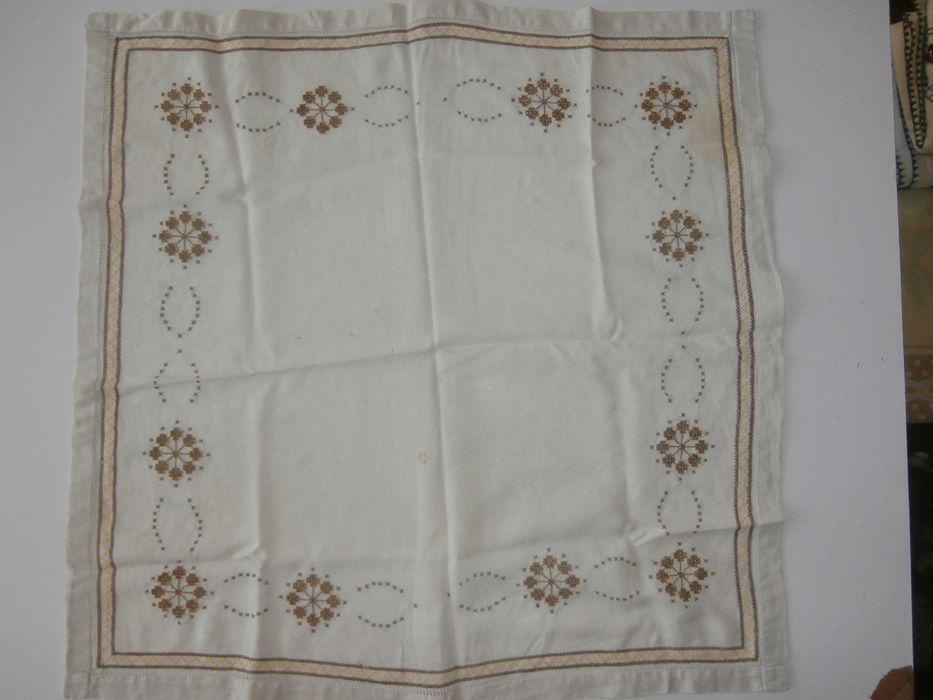 Домашно изработени ретро аксесоари за мебели и други от това време