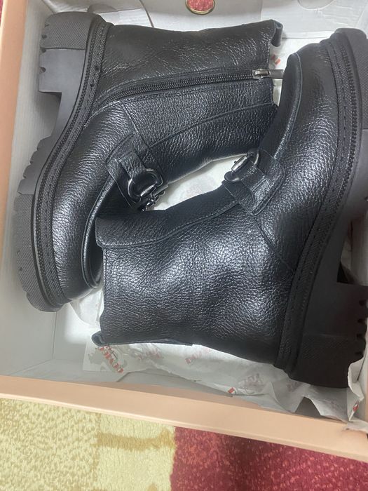 Новый кожаный обувь