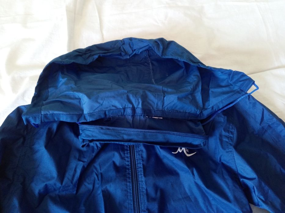 Анорак Diel sport
С прибираща се в яката качулка. С пристягащи ла