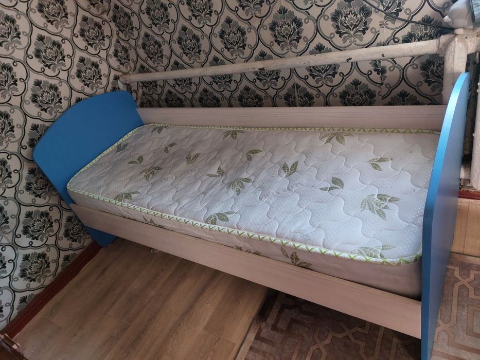Продам кровать .