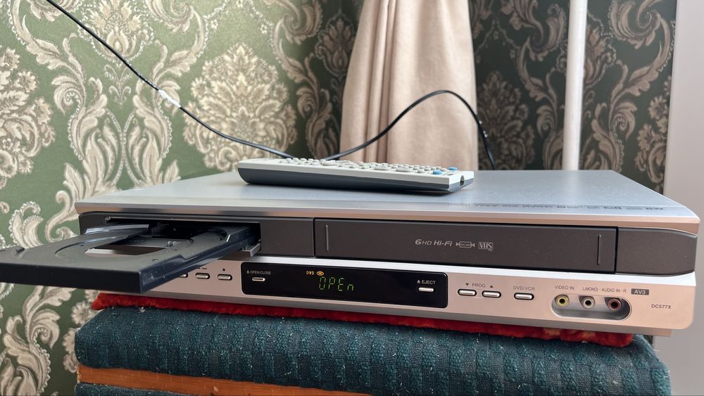 Продам dvd+vcr плеер