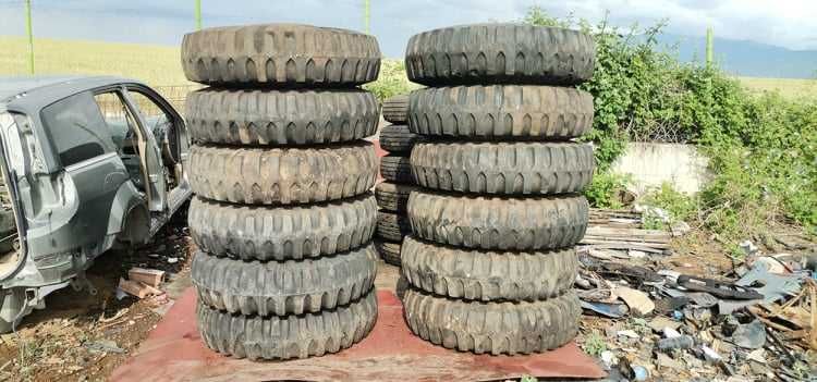 Бандажни гуми с джанти.