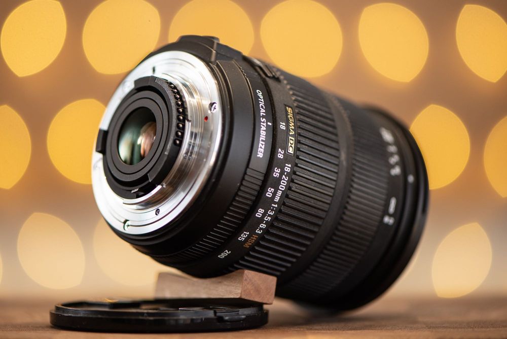 Sigma 18-200mm f/3.5-6.3 DC OS HSM обектив Никон