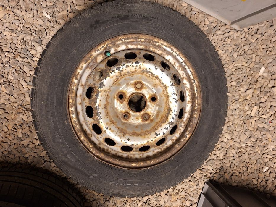 Vand 4 anvelope cu tot cu jante 195/65 R15