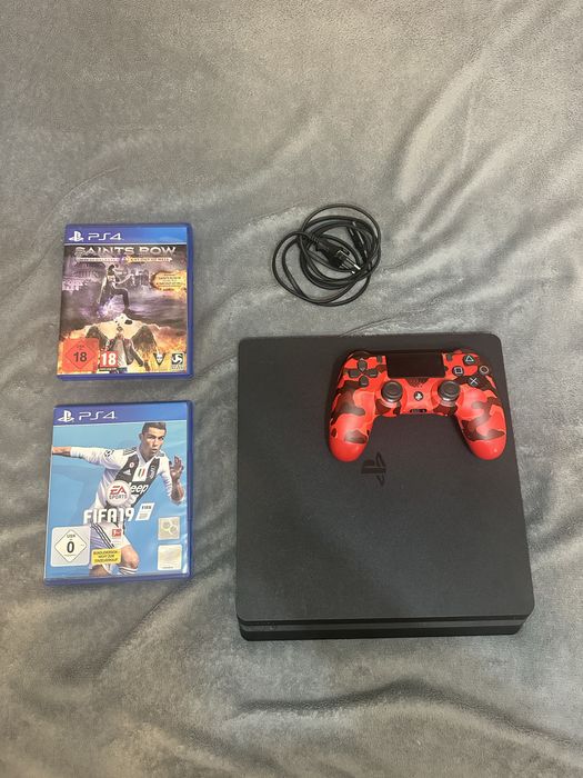 PlayStation 4 + Controller + Stand + Jocur