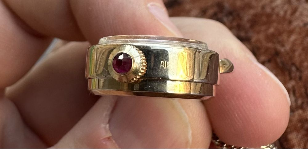 Винтидж дамски механичен часовник колие с рубин – мини часовник