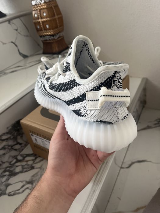 Yeezy Boost 350 v2 Zebra