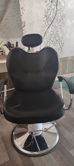 Парикмахерские кресло