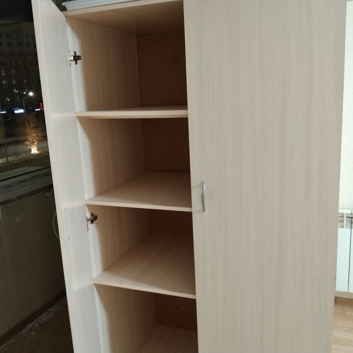 Шкаф с зеркалом б/у в отличном состоянии