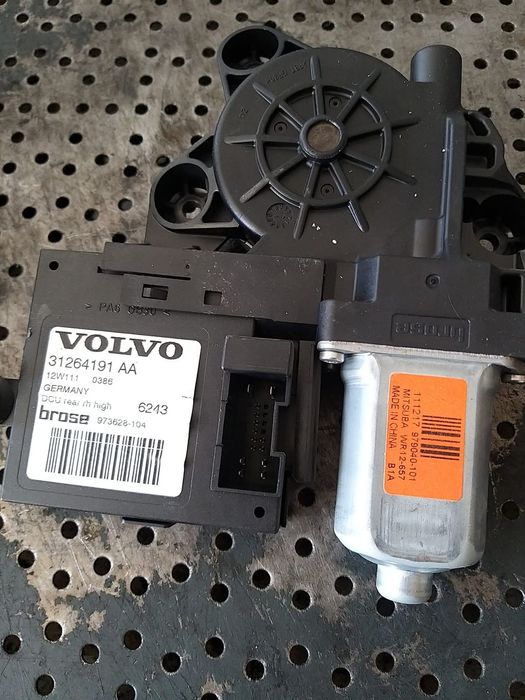 Motoras macara dreapta spate volvo s40 31264191aa 973628104