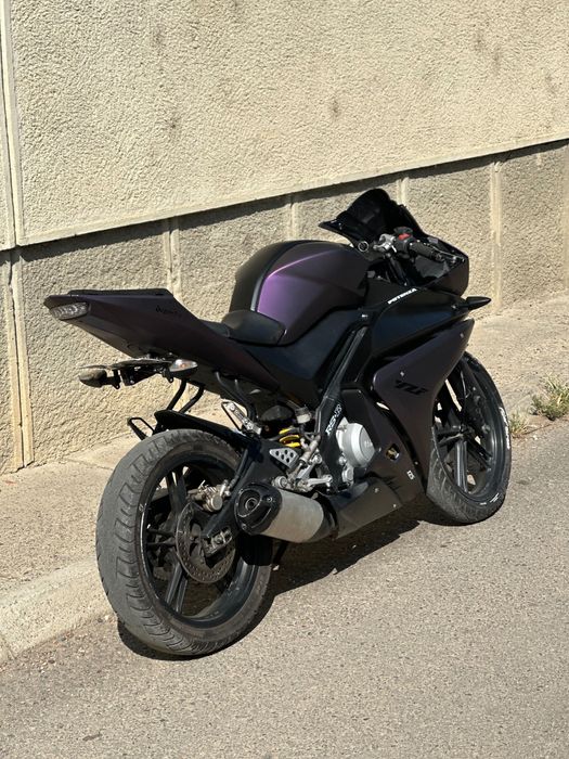 Yamaha yzf r125 purple black