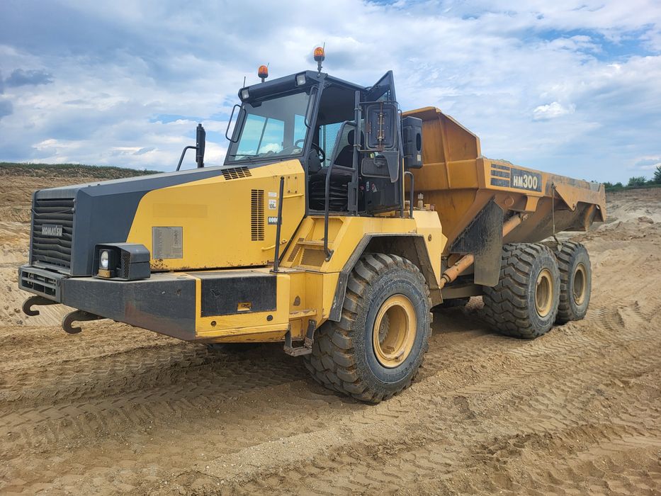 Vand/inchiriez Dumper komatsu hm 300-2 .