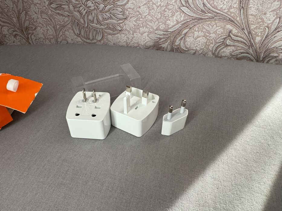 Универсальный адаптер для путешествий