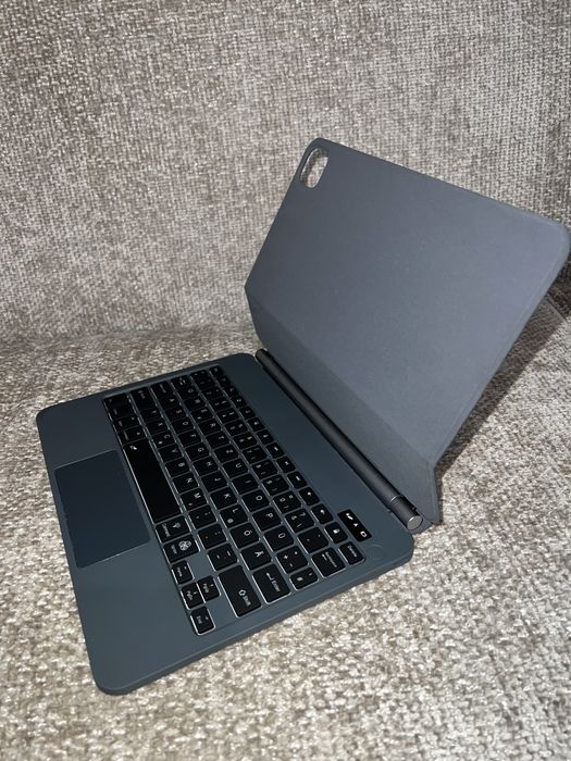 Tastatură Magic Keyboard RGB - iPad Pro 11 / Air 4 & 5