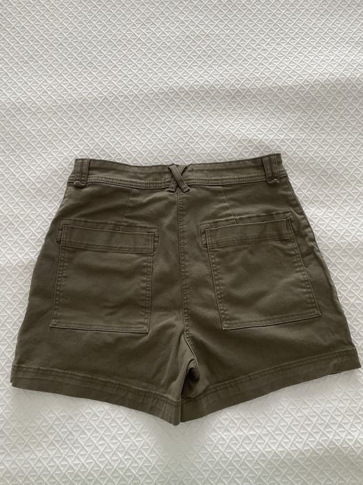 Pantaloni scurti H&M  marime 36