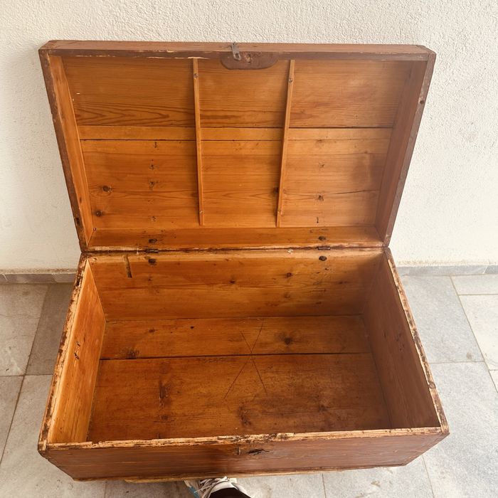 Античен шведски сандък „Allmoge“ – масивно дърво, ръчна изработка