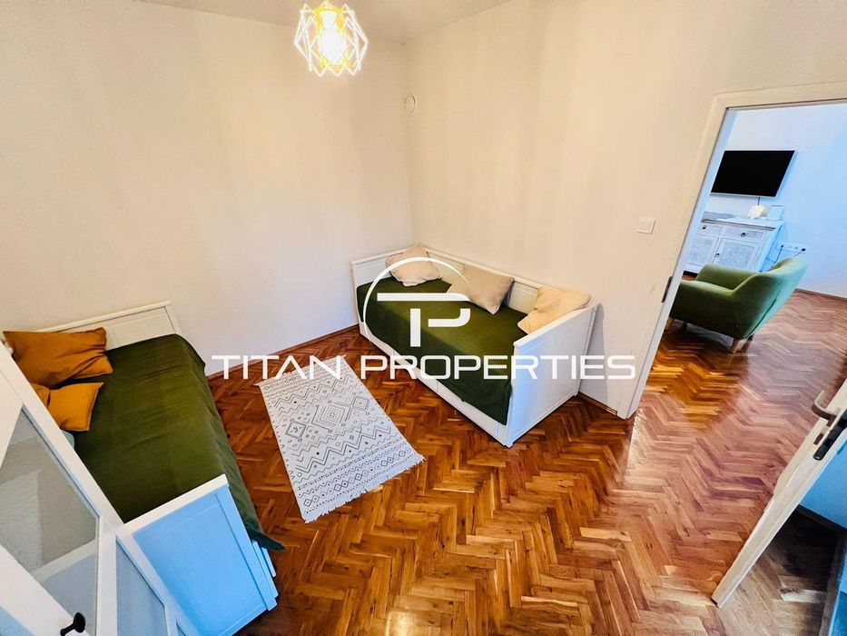 Тристаен, под наем, Център на метри от Морската градина