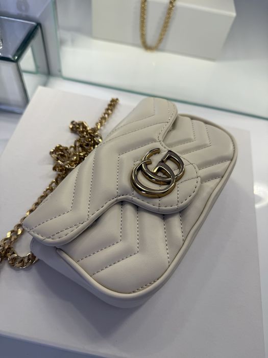 Малка бежова чанта